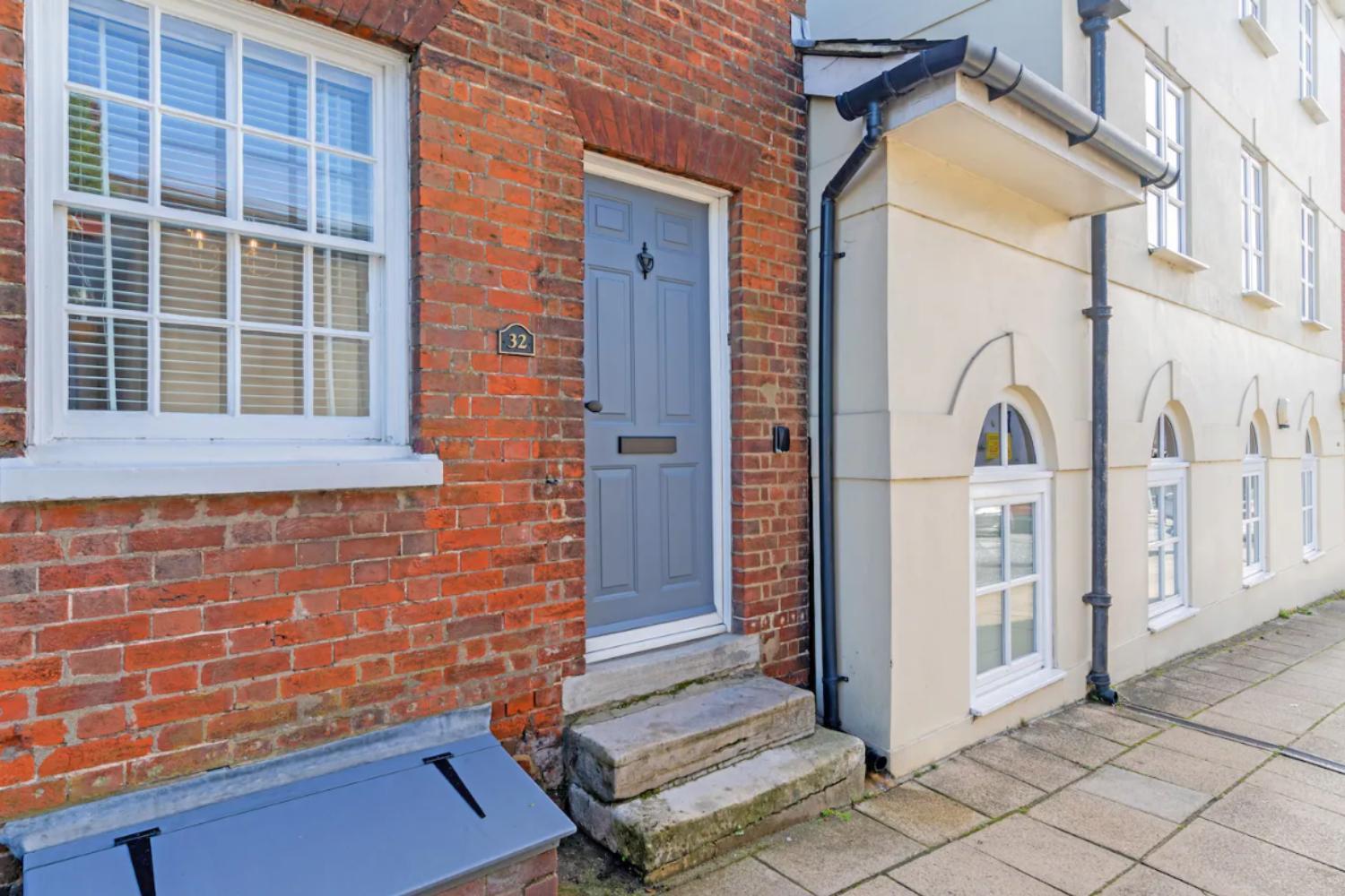 2 Bedrooms Stylish, Gorgeous, Westgate Cottage Retreat, Central Winchester, Free On-Street Parking Permit, With Garden Close To Cathedral - Sleeps 6, Pets Are Welcome, Summer Special Offer! - By Blue Puffin Stays Екстериор снимка