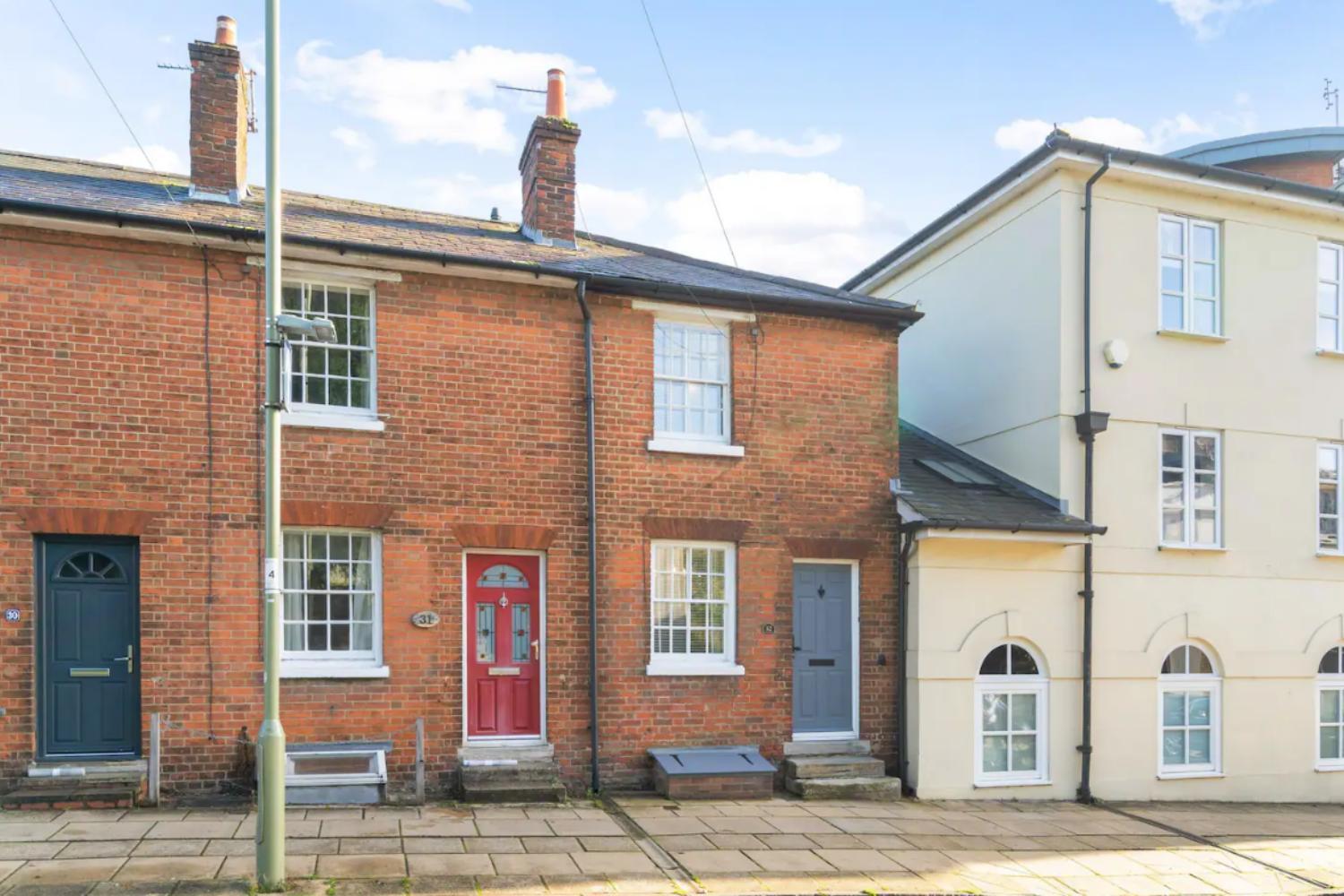 2 Bedrooms Stylish, Gorgeous, Westgate Cottage Retreat, Central Winchester, Free On-Street Parking Permit, With Garden Close To Cathedral - Sleeps 6, Pets Are Welcome, Summer Special Offer! - By Blue Puffin Stays Екстериор снимка