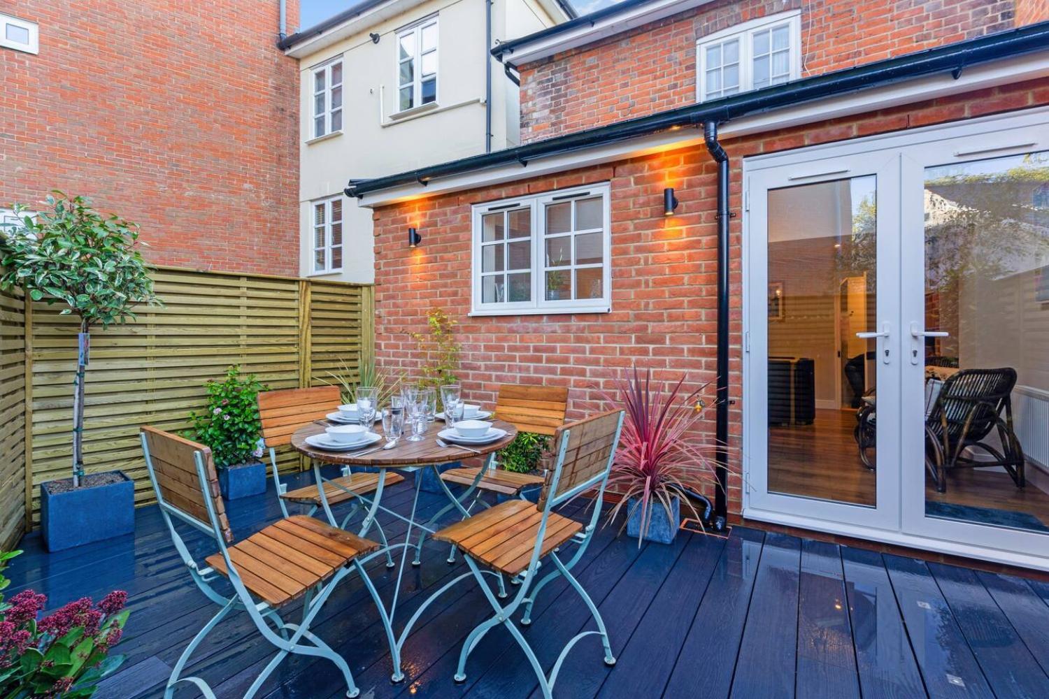 2 Bedrooms Stylish, Gorgeous, Westgate Cottage Retreat, Central Winchester, Free On-Street Parking Permit, With Garden Close To Cathedral - Sleeps 6, Pets Are Welcome, Summer Special Offer! - By Blue Puffin Stays Екстериор снимка
