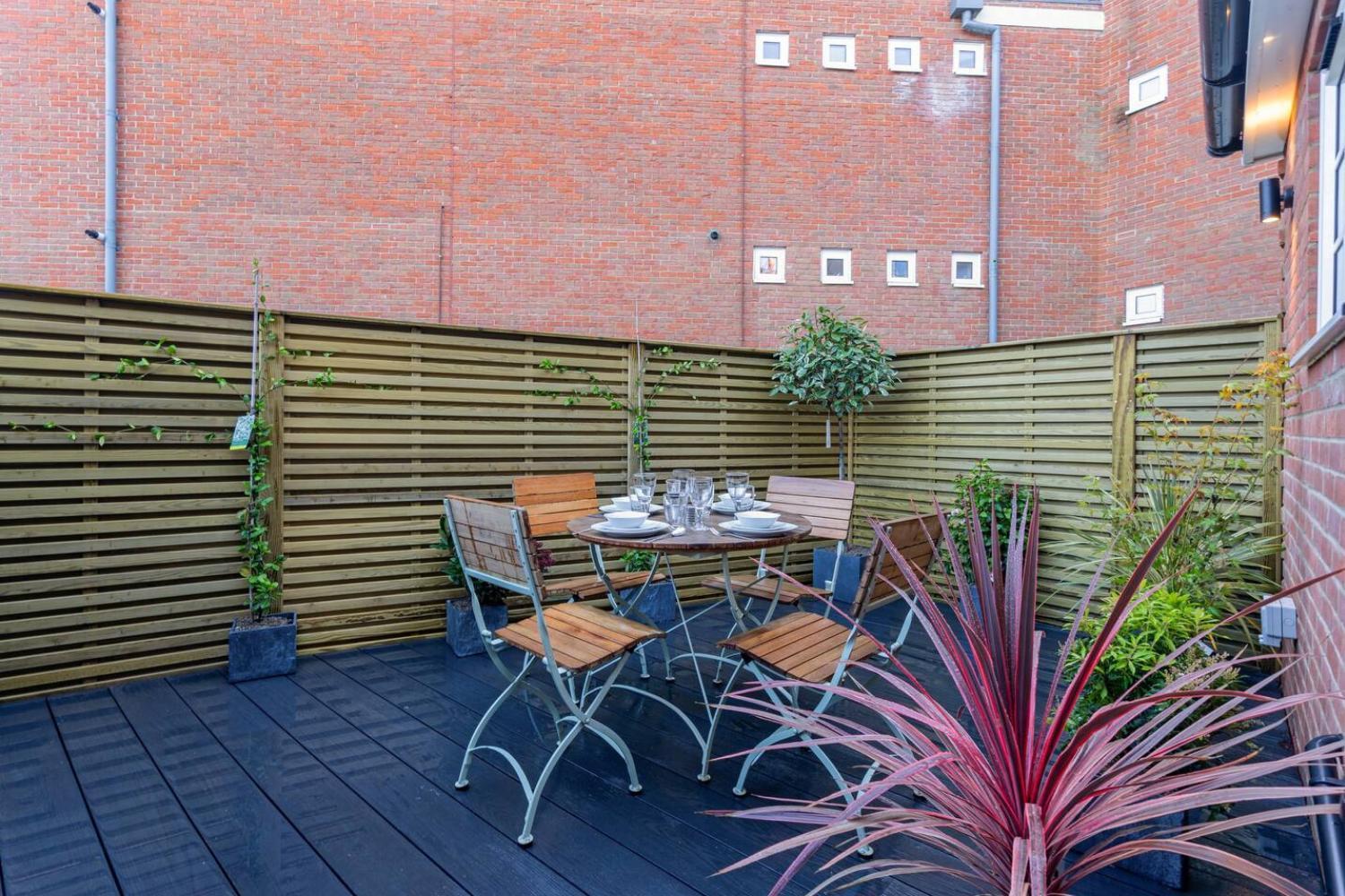 2 Bedrooms Stylish, Gorgeous, Westgate Cottage Retreat, Central Winchester, Free On-Street Parking Permit, With Garden Close To Cathedral - Sleeps 6, Pets Are Welcome, Summer Special Offer! - By Blue Puffin Stays Екстериор снимка