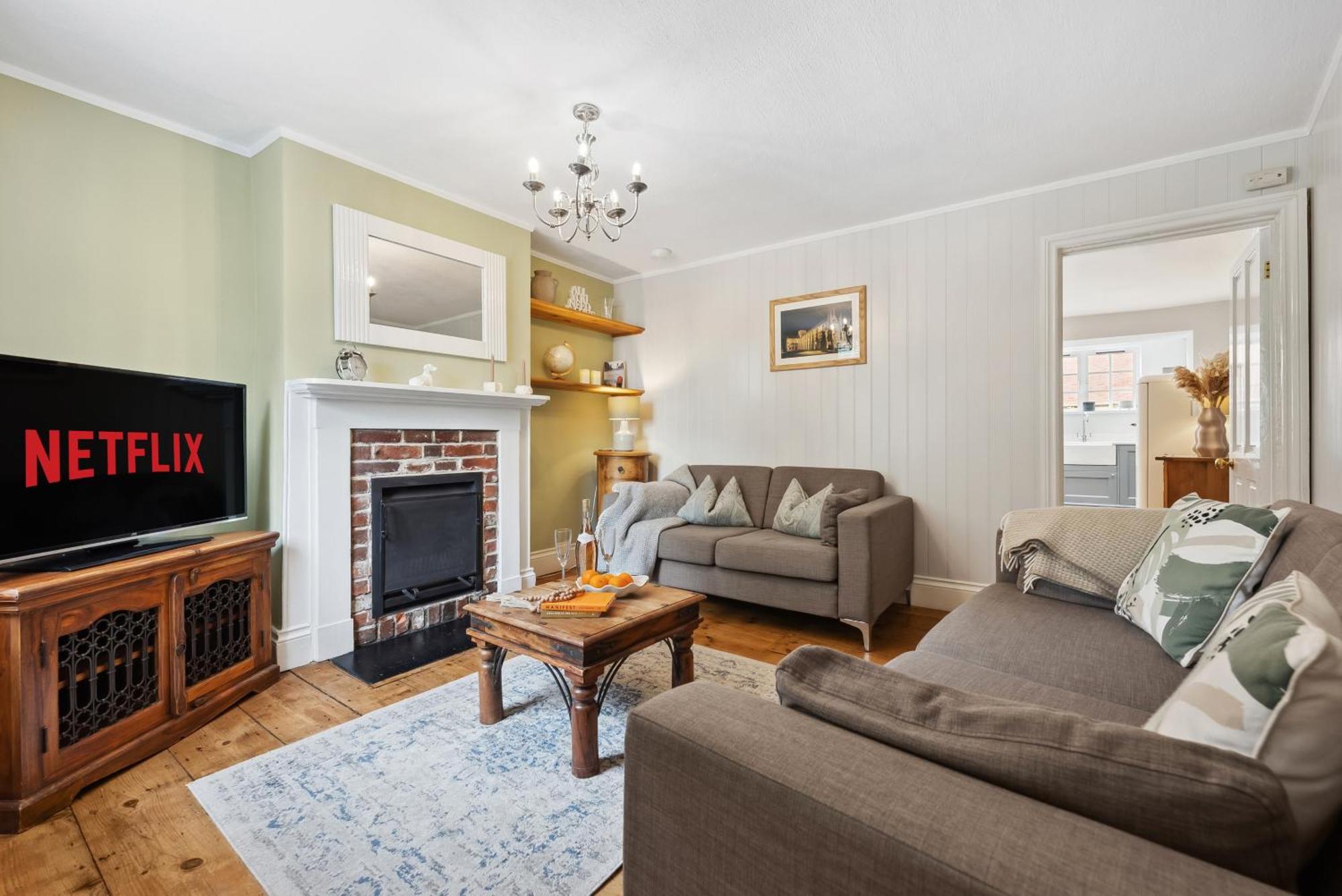 2 Bedrooms Stylish, Gorgeous, Westgate Cottage Retreat, Central Winchester, Free On-Street Parking Permit, With Garden Close To Cathedral - Sleeps 6, Pets Are Welcome, Summer Special Offer! - By Blue Puffin Stays Екстериор снимка