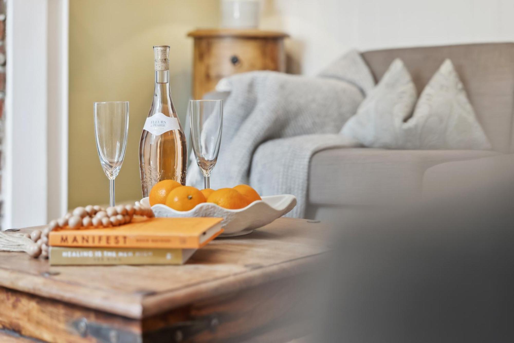 2 Bedrooms Stylish, Gorgeous, Westgate Cottage Retreat, Central Winchester, Free On-Street Parking Permit, With Garden Close To Cathedral - Sleeps 6, Pets Are Welcome, Summer Special Offer! - By Blue Puffin Stays Екстериор снимка