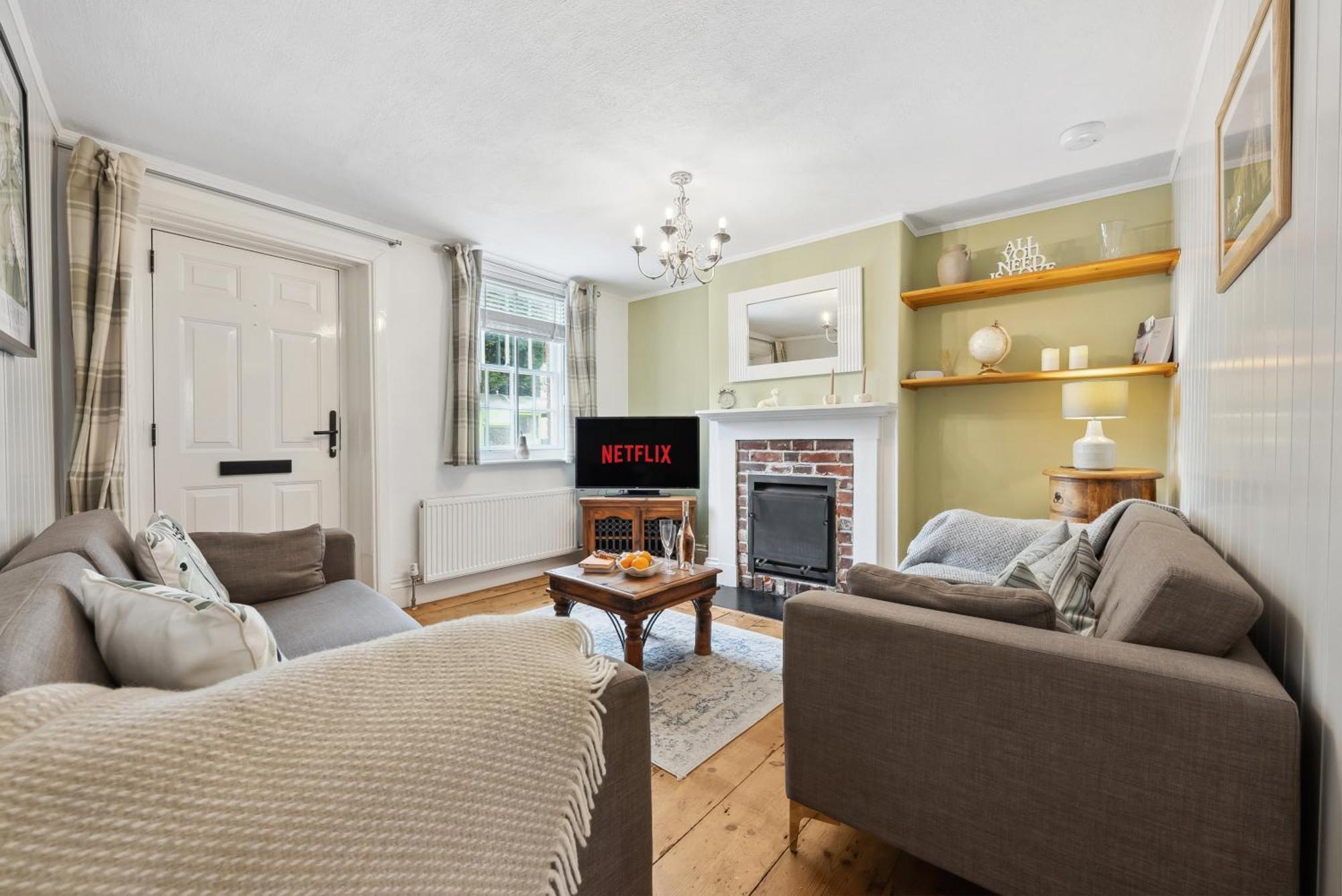 2 Bedrooms Stylish, Gorgeous, Westgate Cottage Retreat, Central Winchester, Free On-Street Parking Permit, With Garden Close To Cathedral - Sleeps 6, Pets Are Welcome, Summer Special Offer! - By Blue Puffin Stays Екстериор снимка
