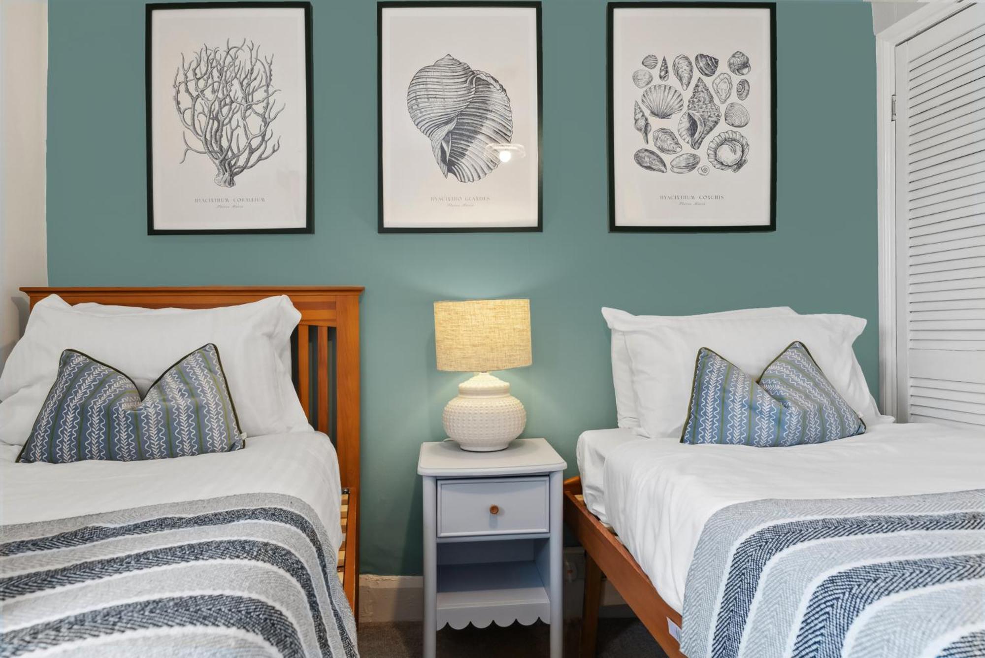 2 Bedrooms Stylish, Gorgeous, Westgate Cottage Retreat, Central Winchester, Free On-Street Parking Permit, With Garden Close To Cathedral - Sleeps 6, Pets Are Welcome, Summer Special Offer! - By Blue Puffin Stays Екстериор снимка